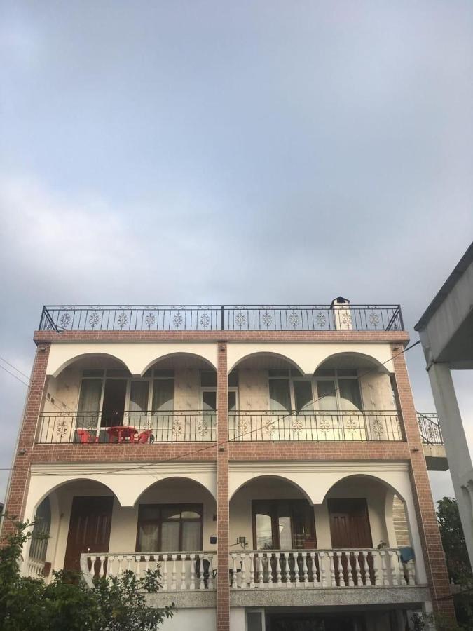 Merab House Batumi Eksteriør billede