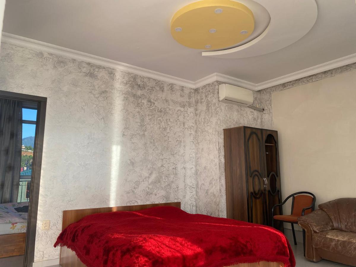 Merab House Batumi Eksteriør billede