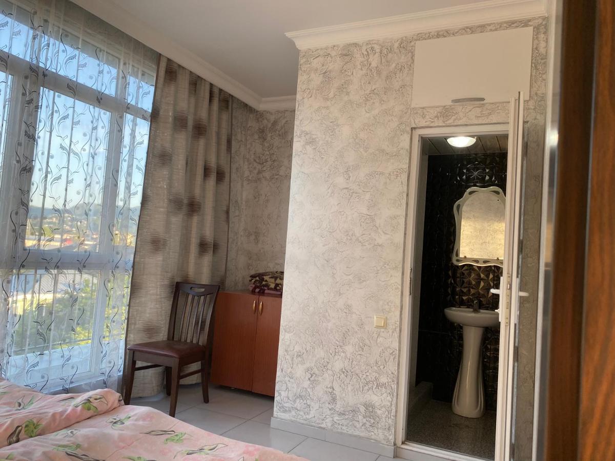 Merab House Batumi Eksteriør billede