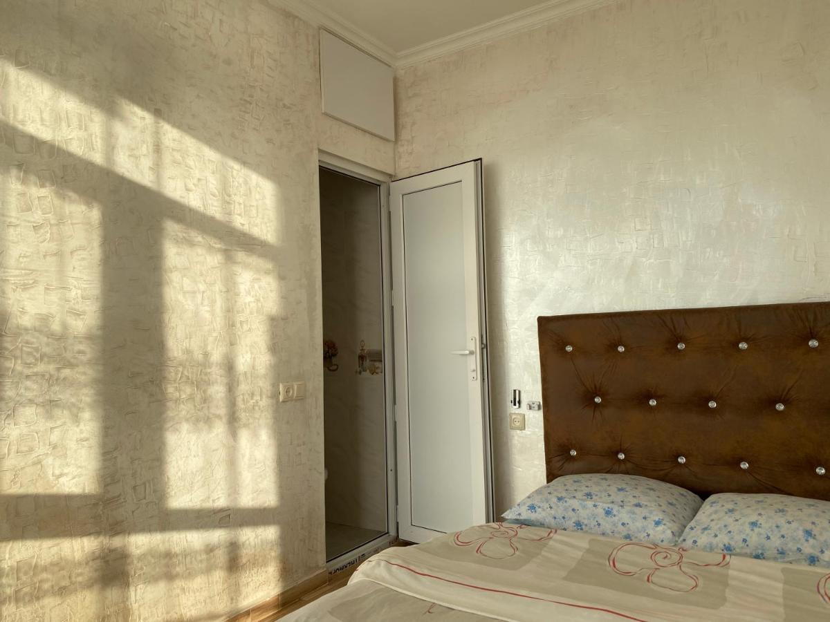 Merab House Batumi Eksteriør billede