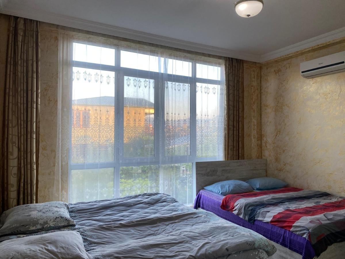 Merab House Batumi Eksteriør billede