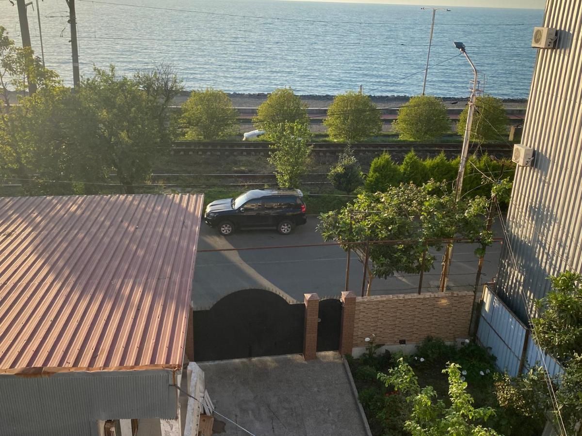Merab House Batumi Eksteriør billede