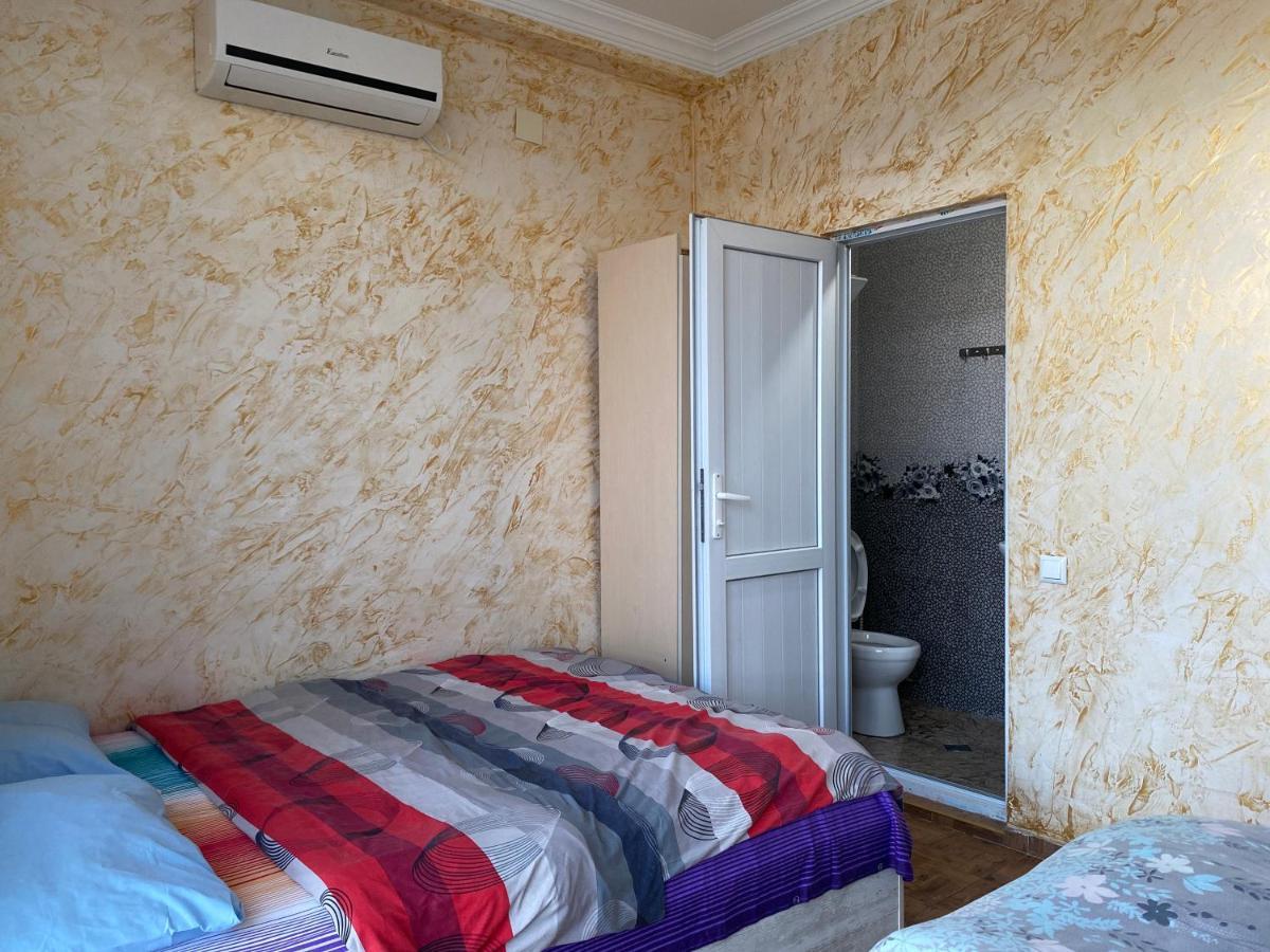 Merab House Batumi Eksteriør billede