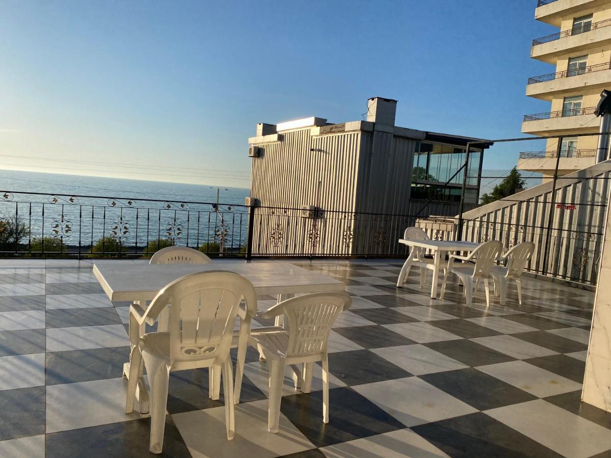 Merab House Batumi Eksteriør billede