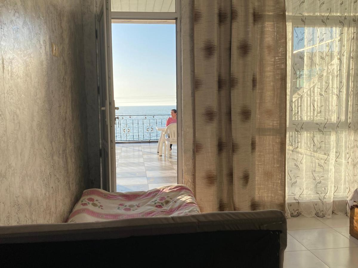 Merab House Batumi Eksteriør billede