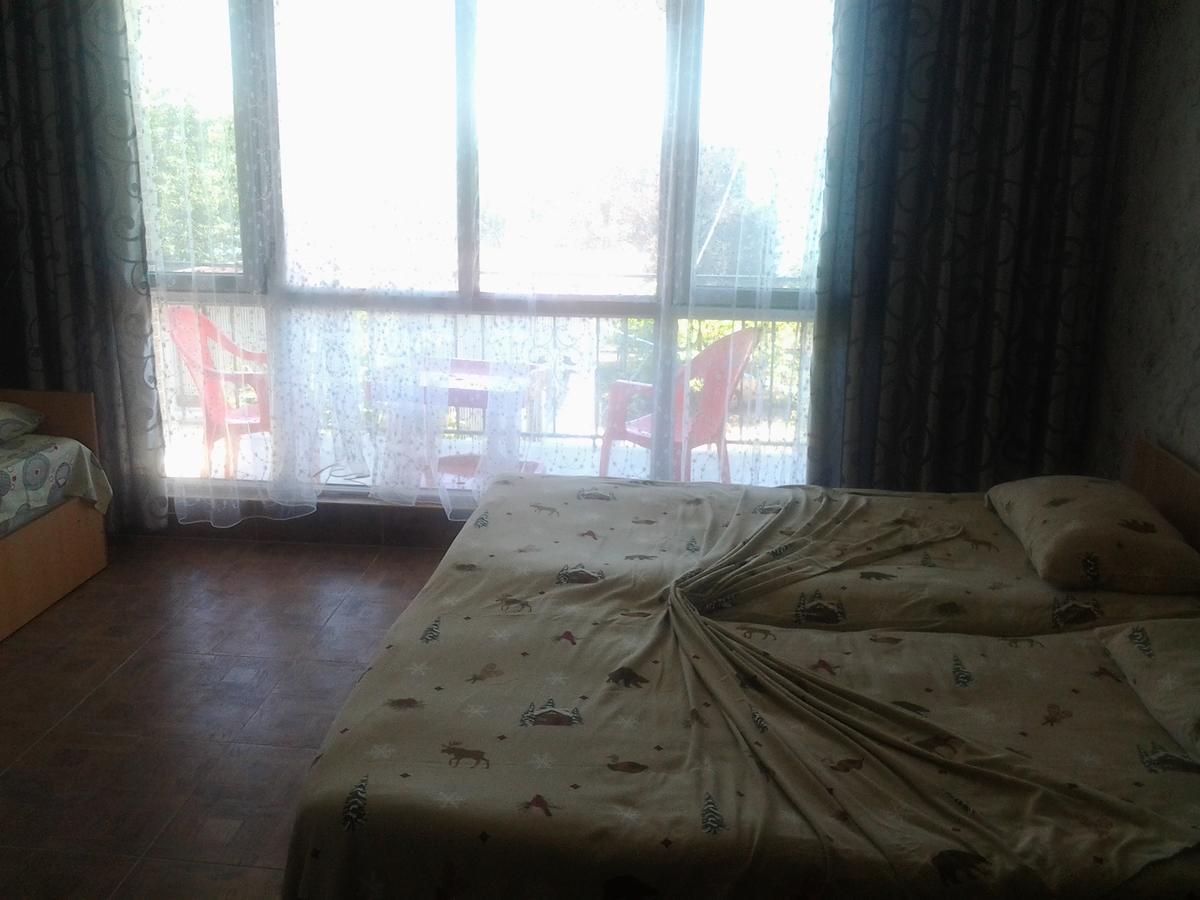 Merab House Batumi Eksteriør billede