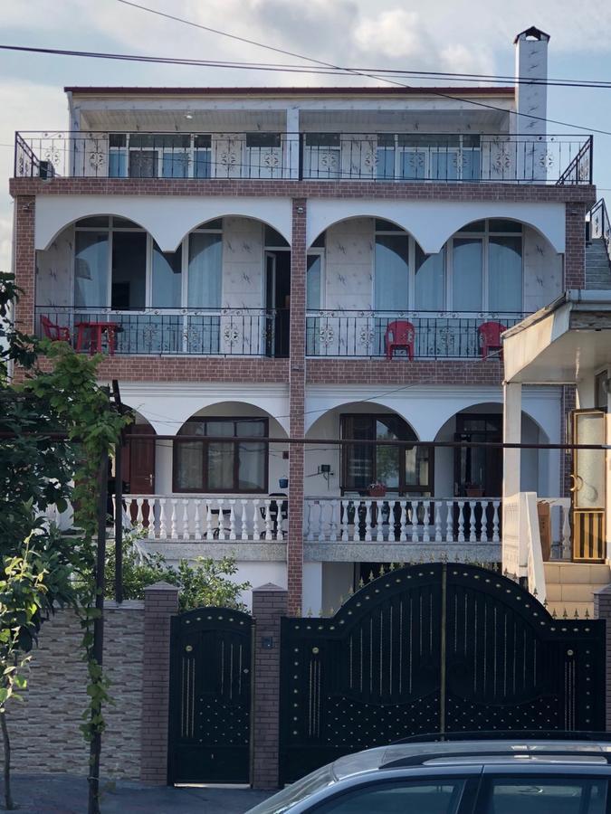 Merab House Batumi Eksteriør billede