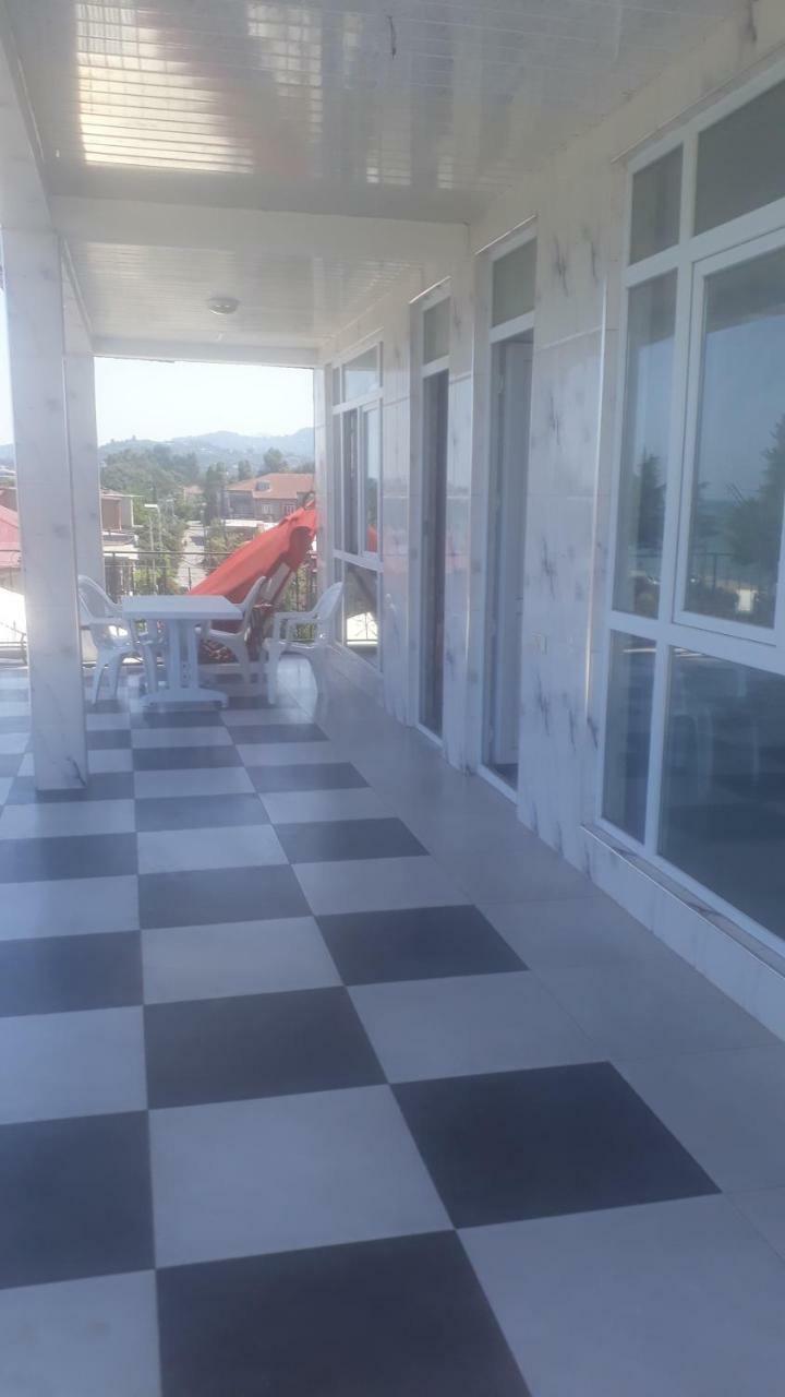 Merab House Batumi Eksteriør billede