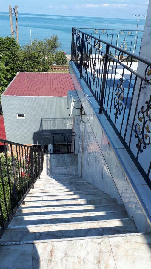 Merab House Batumi Eksteriør billede