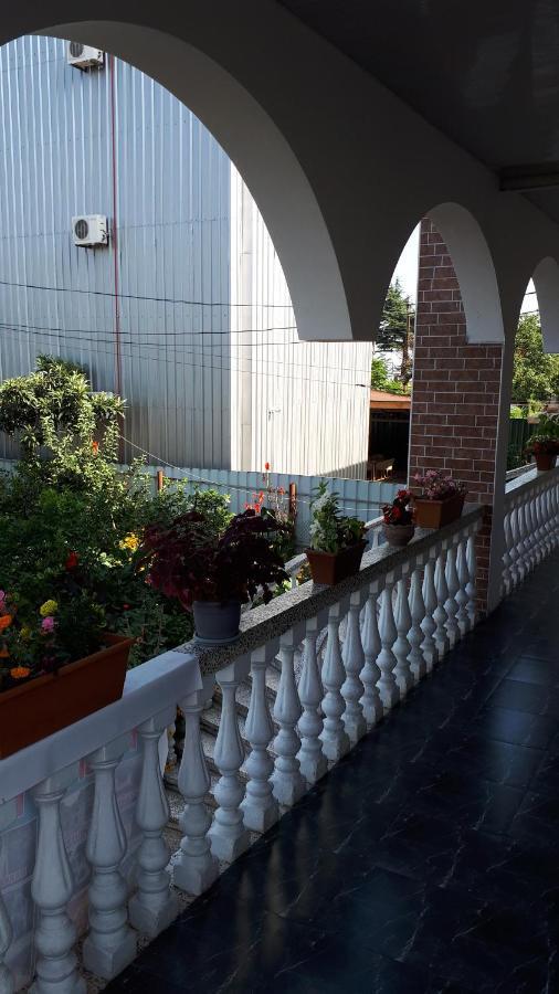 Merab House Batumi Eksteriør billede